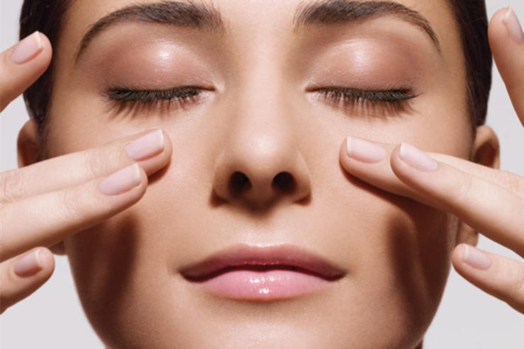 woman face massage 600×450 COMP 1557045_0 SIEVIŠĶĪBAS MIRDZUMS. SEJAS KOPŠANA AR AROMEĻĻĀM