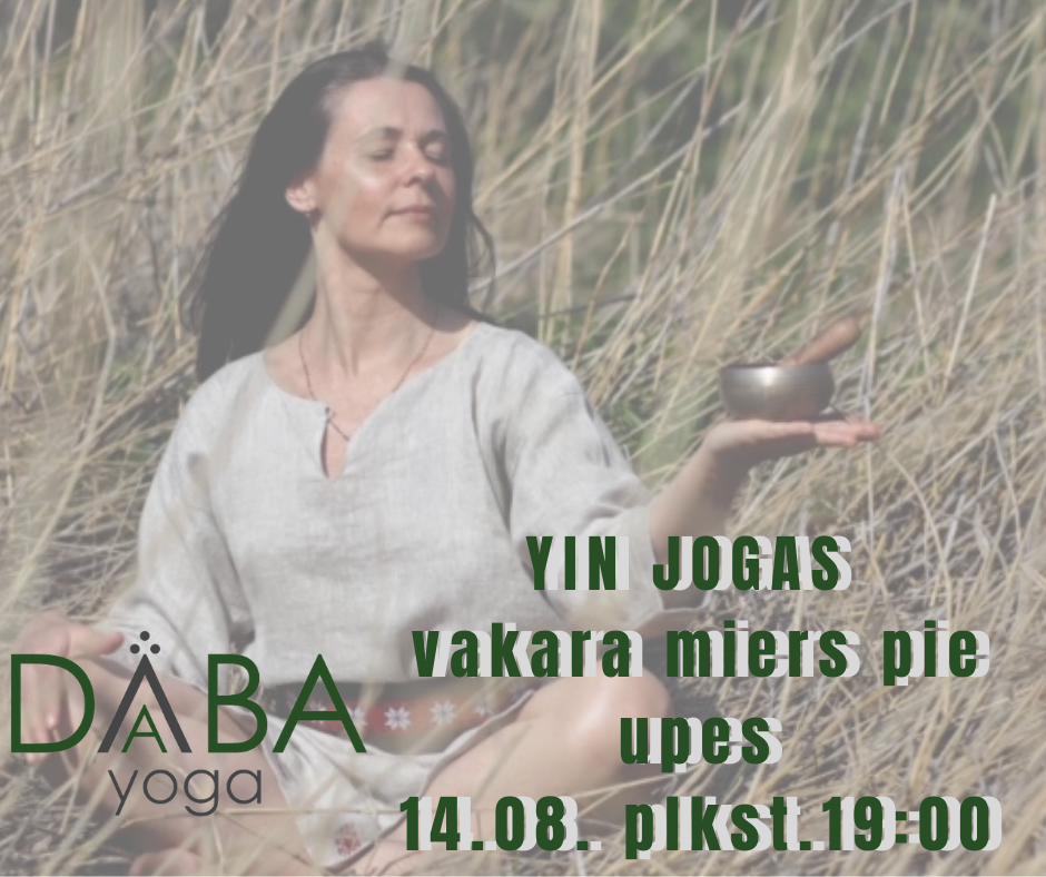 JOGA. UPE n ES YIN JOGA PIE UPES JŪRMALĀ